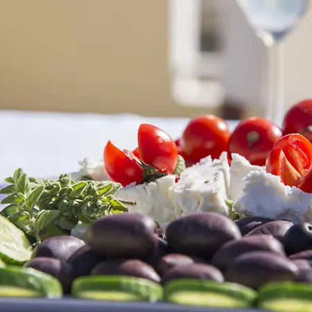 Отель Bella Santorini 4*