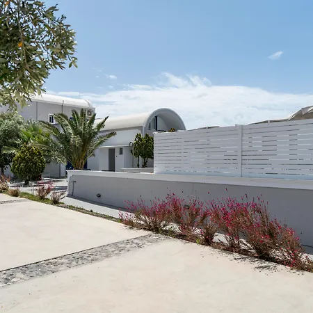 Bella Santorini Hotel 4*